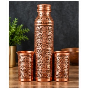 Botella de Agua Moderna de Cobre con Dos Vasos, Acabado Martillado, Juego de Bebidas Portátil, Diseño Tradicional para Uso Doméstico - Product Image 2
