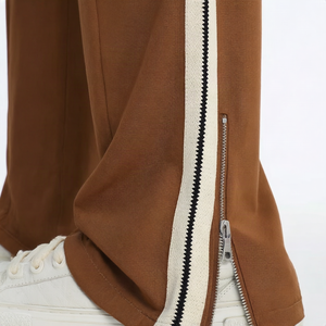 Pantalon de survêtement homme marron coupe décontractée avec logo personnalisé, cordon de serrage, bande latérale et taille élastique – Idéal pour l'été et le sport - Product Image 4