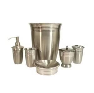 Accesorios de Baño Premium: Dispensador de Jabón Metálico, Portacepillos de Dientes, Cesto de Basura y Dispensador de Papel Higiénico - Product Image 5