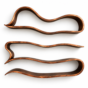 Estante de Pared Escultural de Madera con Diseño Curvo y Detalle de Borde de Cobre |   Estantes Flotantes de Tres Piezas para Exhibición de Arte y Decoración del Hogar - Product Image 1