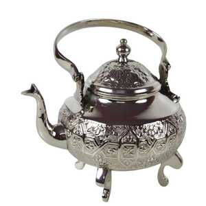 Théière en argent ornée de motifs floraux gravés, avec un couvercle pointu, une bec verseur courbé, une poignée arrondie et trois pieds, fabriquée à la main - Product Image 2