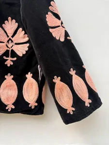 Chaqueta de Terciopelo Negro Premium para Mujer, Abrigo Corto Sofisticado para Damas, Prenda Destacada, Blazer de Terciopelo de Lujo, Regalo para Ella - Product Image 2