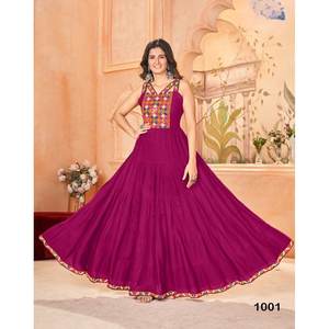 ชุดราตรี RANI ผ้าเรยอนและลูกไม้ - Product Image 1