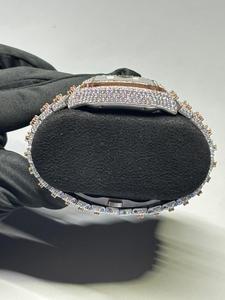 Reloj de Cuarzo para Hombre con Esfera Romana y Diamantes Redondos de Moissanita en Oro Blanco de Excelente Calidad, Disponible a un Precio Accesible - Product Image 3