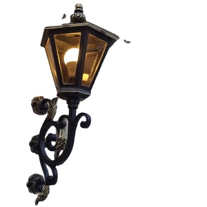 Paquete de 2 Lámparas de Pared Cuadradas Grandes para Exteriores, Faroles Negros Impermeables de 16.5 Pulgadas para Jardín, Porche, Garaje, Balcón, E26, Sin Bombillas - Product Image 1