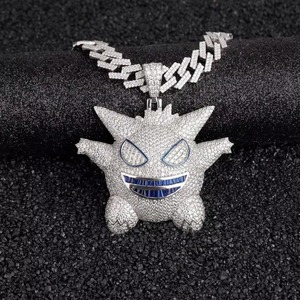 Colgante de Lujo con Diseño de Monstruo de Dibujos Animados con Incrustaciones de Moissanita Azul en Ojos y Boca, Acabado Plateado, Estilo Hip Hop Personalizado, Joyería de Fiesta para Hombre - Product Image 4