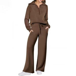 Ensemble décontracté deux pièces pour femme : survêtement marron foncé à col montant et fermeture éclair quart de tour, pull épais et pantalon de survêtement large assorti - Product Image 1