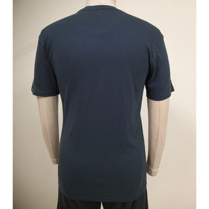 T-shirt en coton uni pour homme, coupe classique, tissu respirant, vêtement décontracté pour l'été, confort quotidien, style moderne et look urbain - Product Image 4