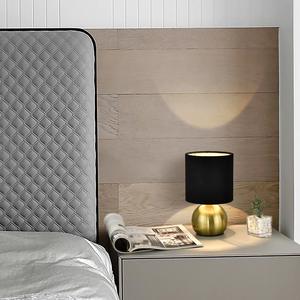 Lámpara de Mesa Decorativa de Latón con Pantalla de Algodón, Pieza Decorativa Única para Interiores - Product Image 2