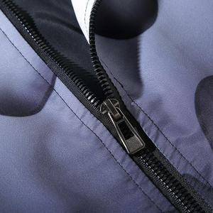 Chaquetas Universitarias para Mujer, Chaqueta Universitaria de Mezclilla para Hombre con Estampado de Ondas, Cierre de Cremallera, Corte Ajustado, Estilo Bomber de Béisbol, Técnica de Teñido Liso - Product Image 4