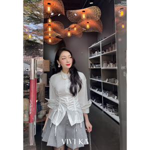 เสื้อผู้หญิงสีขาว ผ้าซาตินทอลาย แขนยาว ติดกระดุม คอทรงโอ ผูกเชือกด้านข้าง สไตล์ลำลอง ใส่ได้ทั้งฤดูใบไม้ผลิและฤดูร้อน VIVI KA 100% - Product Image 6