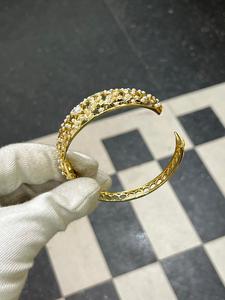 กำไลข้อมือแบบอินเดียดั้งเดิม Jadau Kundan Pearl ประดับมุก  ทำจากทองเหลืองชุบโรเดียม  ลายดอกไม้  สำหรับผู้หญิง  สไตล์ทันสมัย เหมาะสำหรับงานแต่งงาน - Product Image 4