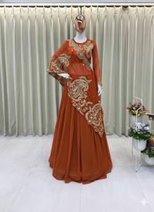 Ensemble de lehenga pour femme de créateur avec chemisier à manches imprimées, shrug brodé et jupe élégante en georgette - Product Image 3