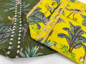 กระเป๋าโท้ทผ้าควิลท์คันธาทำมือ เป็นมิตรกับสิ่งแวดล้อม กระเป๋าสะพายไหล่ผ้าฝ้ายแบบกลับด้านได้ กระเป๋าช้อปปิ้งแบบโบโฮแพทช์เวิร์คที่ยั่งยืน - Product Image 5