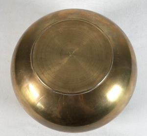 Maceta de latón antiguo con acabado dorado de primera calidad, perfectamente diseñada para un elegante estilo de jardín de temporada y para interiores. - Product Image 6