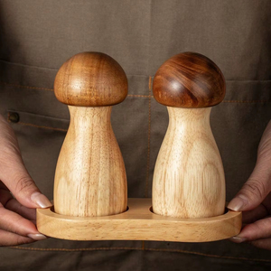 Ensemble salière et poivrière en bois fait main pour la cuisine, le rangement des épices et l'assaisonnement de table - Product Image 1
