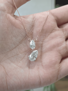 Collier en diamant cultivé en laboratoire Qube Star, 3,45 ct, or 14 carats, coupe poire, double pendentif, chaîne longue, bijoux de luxe pour femmes, certifié IGI - Product Image 2