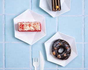 Plato desechable hexagonal de 6 pulgadas para postres, repostería y comida para llevar - Product Image 1