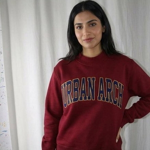 Sudadera Urbana de Cuello Redondo para Mujer, Corte Regular, 100% Algodón, Estilo Universitario, Ropa para la Universidad, el Campus o la Escuela - Product Image 2
