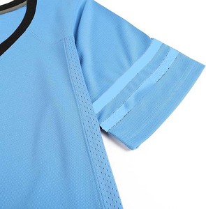 เสื้อกีฬาแบบมีรูระบายอากาศ คอวี ทรงเออร์โกโนมิกส์ สำหรับทีมกีฬามืออาชีพ แห้งเร็ว เป็นมิตรกับสิ่งแวดล้อม พร้อมตัวอักษร - Product Image 4