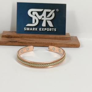 Pulsera Magnética de Cobre Tradicional Premium, Hecha a Mano, Ligera, Diseño de Brazalete, Patrón de Cadena de Dos Tonos, para Hombres y Mujeres - Product Image 1