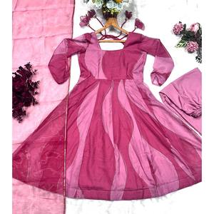 Hermoso Vestido Anarkali para Fiestas, Talla XS, Tela de Chifón con Dupatta y Pallu - Product Image 4