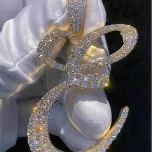 Colgante Personalizado con Letra E, Colgante Vintage con Incrustaciones de Moissanita, Plata de Ley 925 Chapada en Oro, Unisex, para Fiestas - Product Image 1