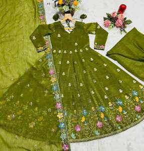 Traje de Gala Sharara con Dupatta de Seda Suave y Texturizada con Bordado Multicolor de Lentejuelas - Product Image 6