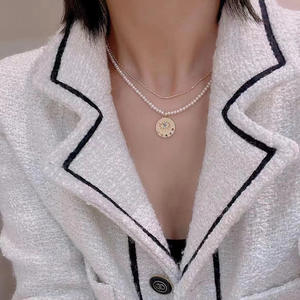 Collier chaîne maille gourmette pour femme, style rétro, avec perle d'eau douce et fermoir OT, design européen et américain, pour usage en ligne - Product Image 3