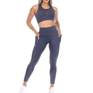 Ensemble de sport respirant et confortable avec soutien-gorge et leggings, logo frontal, idéal pour la gym et le yoga – Meilleures ventes - Product Image 3