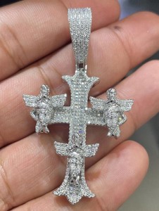 Colgante de Cruz Religiosa con Ángeles, Moissanita Corte Baguette, Plata 925 Bañada en Rodio, Colgante Unisex - Product Image 1