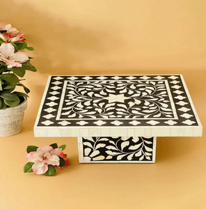 Plateau de table d'appoint rond avec incrustation de os et motif mosaïque géométrique bleu étoilé, avec structure en laiton, disponible à prix de gros. - Product Image 4