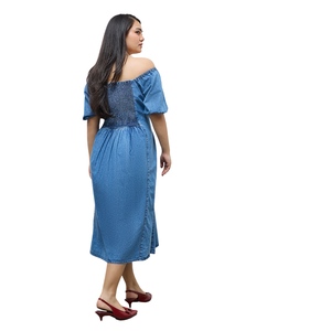 Robe en jean pour femmes avec poches, fabrication de haute qualité, vente en gros - Product Image 2
