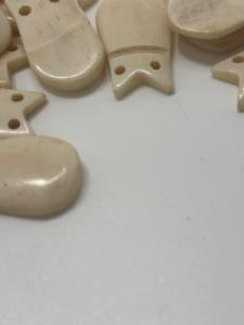 Dientes de Alce Naturales Tallados con Estilo de Imitación Antigua para Joyería, Manualidades, Accesorios, Decoración y Creaciones Artesanales - Product Image 3