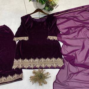 VASTRA COTTAGE Atasan Beludru Desainer dengan Bordir Payet dan Dupatta Georgette, Pakaian Pesta Etnik Bahan Beludru - Product Image 4