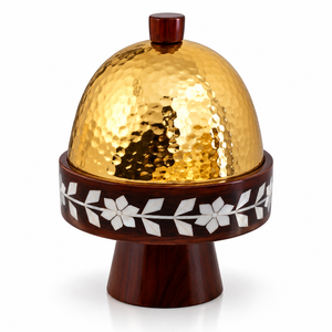 Plateau à chocolat en laiton antique gravé avec bouton en forme de croissant doré et dôme découpé gris ardoise pour événements – Tailles et couleurs personnalisées disponibles - Product Image 4