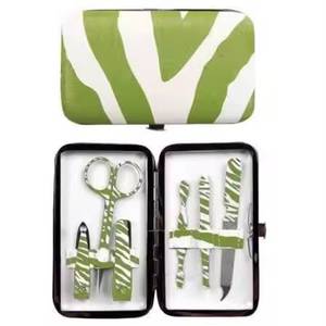 Kit de manucure classique vert imprimé zèbre avec coupe-ongles, ciseaux, lime et étui portable à ressort unique 10-en-1 pour usage adulte - Product Image 1