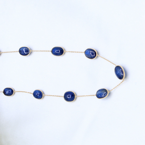 Collar de cadena con dije hecho a mano para mujer, de oro amarillo macizo de 18k, con cabujón de gualita geométrica natural, ideal para bodas, venta al por mayor. - Product Image 4