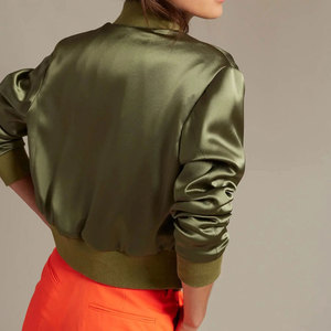 Veste bomber courte en satin de soie pour femme, personnalisée OEM, de haute qualité, à manches longues, col montant et fermeture éclair - Product Image 4
