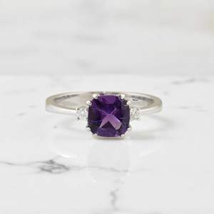 Anillo de Compromiso de Amatista, Anillo de Boda con Gema Púrpura de Corte Cojín Delicado, Joyería de Amatista Piedra de Nacimiento - Product Image 1