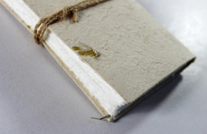 Bloc-notes personnalisé à spirales avec couverture souple en Lokta, papier de chanvre, pétales de fleurs et herbes – Cadeau - Product Image 4