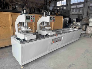 Équipement de traitement des fenêtres et des portes en <span class=keywords><strong>PVC</strong></span>, machine à souder à deux positions, machine à souder à deux points - Product Image 1