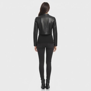 Veste en cuir noire courte et ajustée pour femme, faite à la main, style boléro - Product Image 2