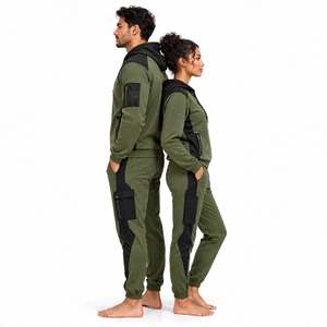 Rehaussez votre collection de vêtements avec des ensembles de survêtements tendance pour couples, dotés de designs élégants et d'un style moderne. - Product Image 2