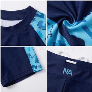 ชุดโยคะ 2 ชิ้นพิมพ์ลายผีเสื้อสีน้ำเงินพร้อมชุดบอดี้สูทคอวีลึกแต่งขอบสีทองและกระโปรงยาวระดับเข่า - Product Image 4