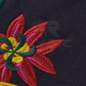 Sweat-shirt brodé élégant de haute qualité pour femme, décontracté pour les tenues du week-end et les looks modernes. - Product Image 6