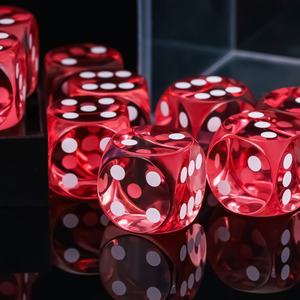 Juego de dados de resina roja transparente con puntos blancos, dados decorativos hechos a mano para juegos de mesa, juegos de mesa y regalos personalizados coleccionables - Product Image 1