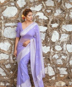 Sari de Seda Morado con Borde Plateado, Traje Tradicional Indio para Bodas, para Mujer - Product Image 1