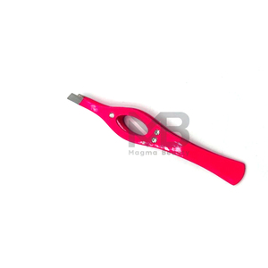 Pince à épiler de luxe rose en plastique avec pointe biseautée et manche confortable – Vente chaude MAGMA BEAUTY - Product Image 4