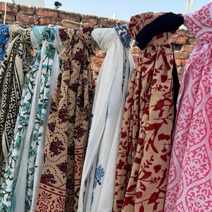 Wholesale Women's Anti-Bacterial Square Printed Cotton Sarong Lightweight <b>Beach</b> <b>Wrap</b> Floral Cover Breathable Summer Shawl - Product Image 2